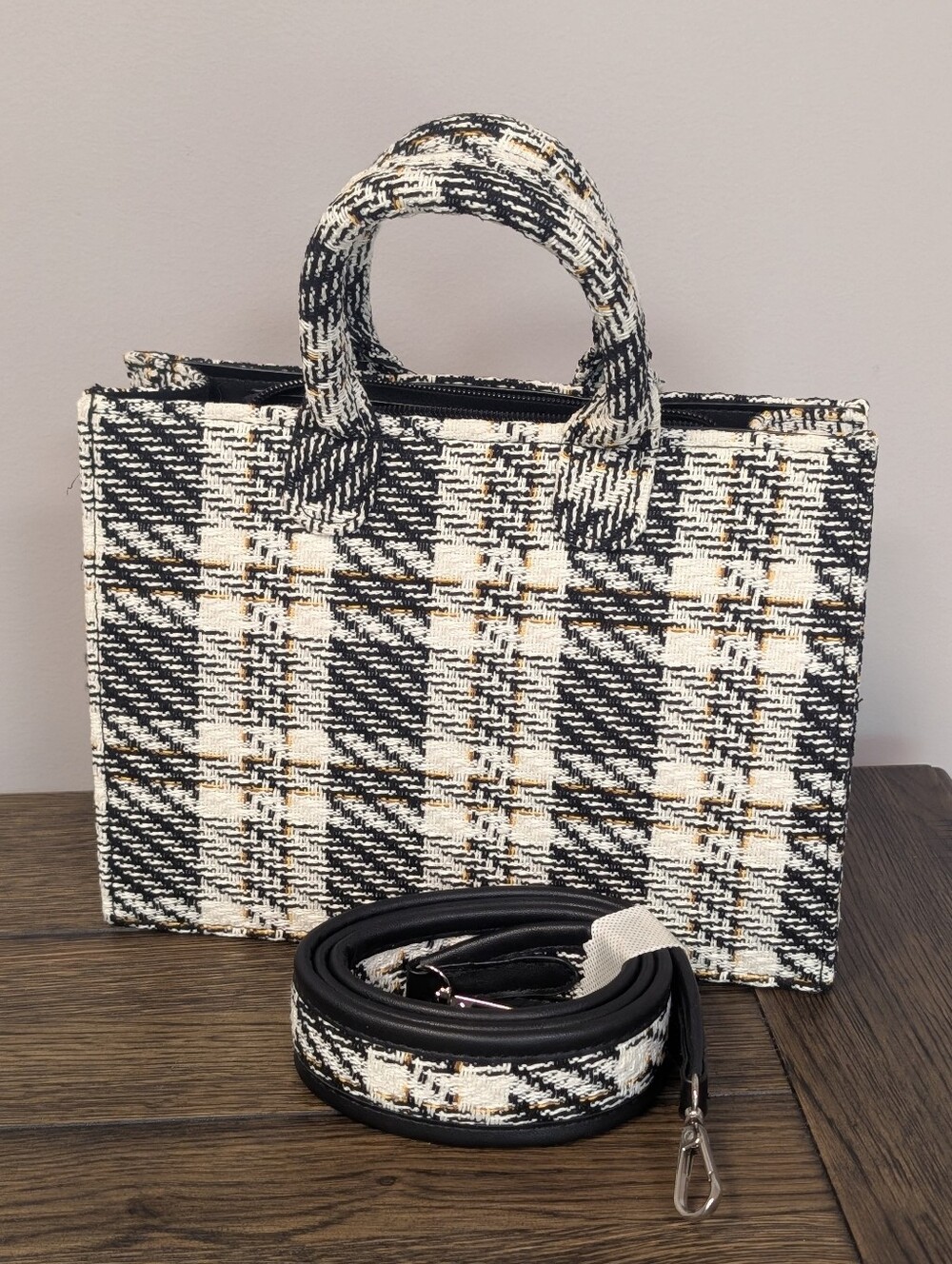 JUST REDUCED 🚨 Tweed Plaid‎ Medium Tote ✨ Chic Structured Crossbody